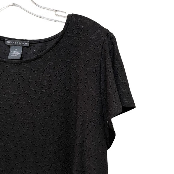 Chelsea & Theodore Flutter Sleeve Eyelet Top Black Size XL - Picture 4 of 6